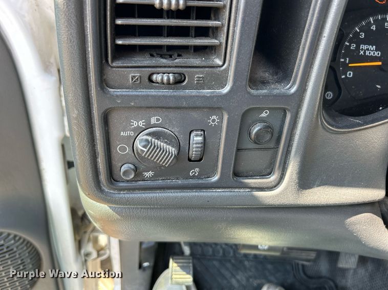 image for item EK3382 2006 GMC Sierra 3500 Ext. Cab utility bed pickup truck