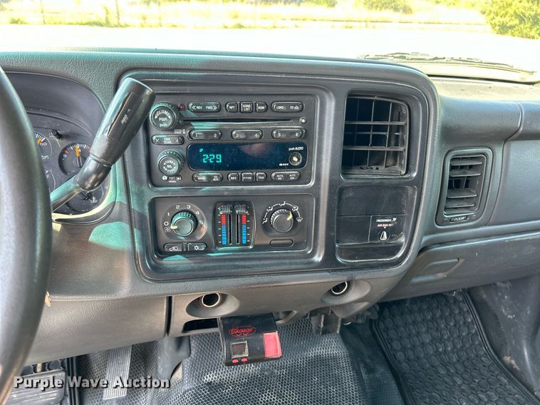 image for item EK3382 2006 GMC Sierra 3500 Ext. Cab utility bed pickup truck