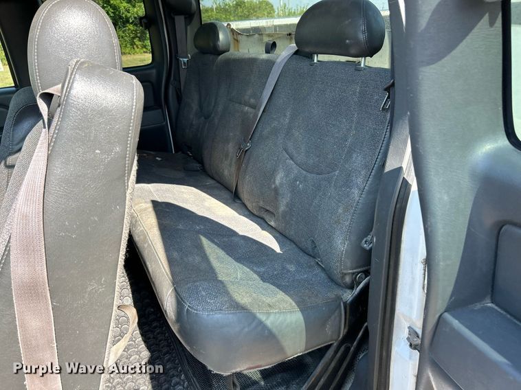 image for item EK3382 2006 GMC Sierra 3500 Ext. Cab utility bed pickup truck