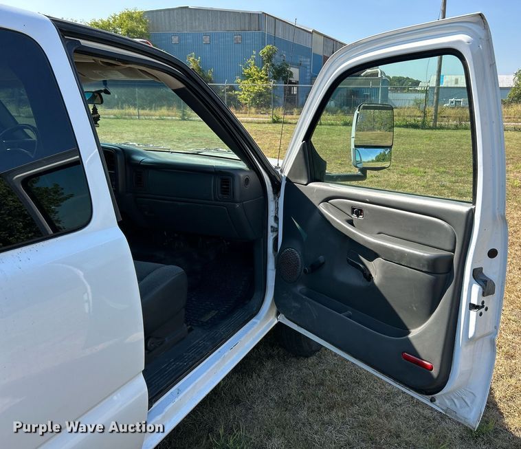 image for item EK3382 2006 GMC Sierra 3500 Ext. Cab utility bed pickup truck