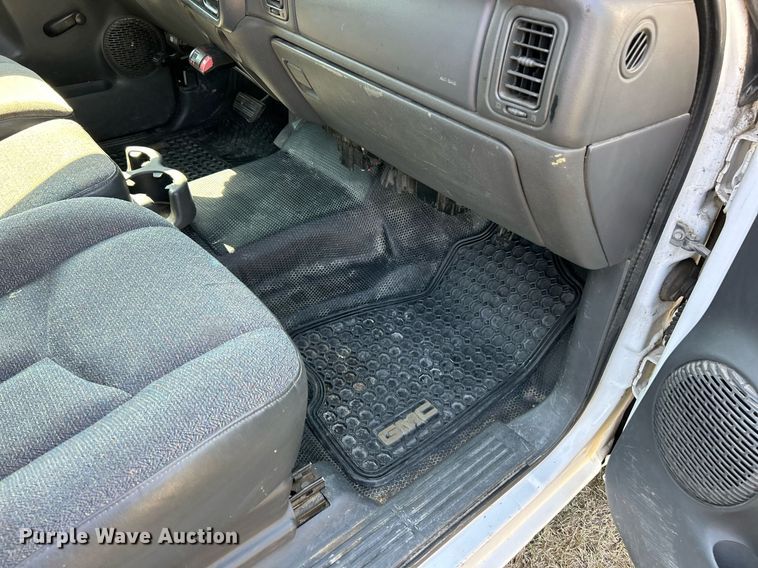 image for item EK3382 2006 GMC Sierra 3500 Ext. Cab utility bed pickup truck