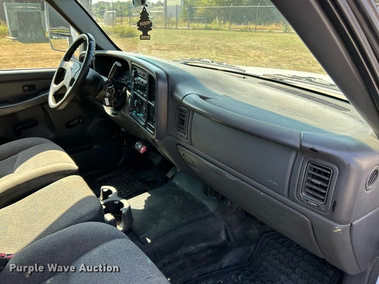 image for item EK3382 2006 GMC Sierra 3500 Ext. Cab utility bed pickup truck