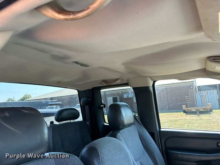 image for item EK3382 2006 GMC Sierra 3500 Ext. Cab utility bed pickup truck