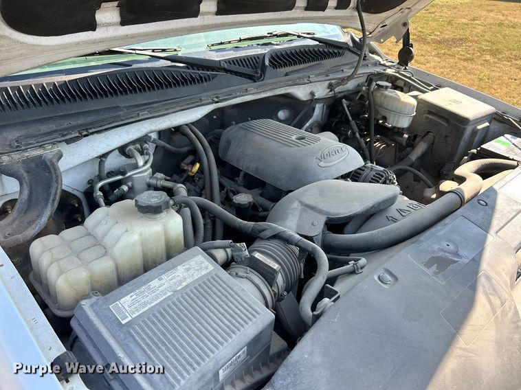 image for item EK3382 2006 GMC Sierra 3500 Ext. Cab utility bed pickup truck