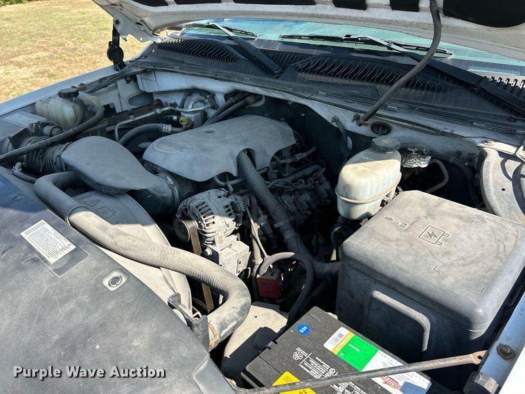 image for item EK3382 2006 GMC Sierra 3500 Ext. Cab utility bed pickup truck