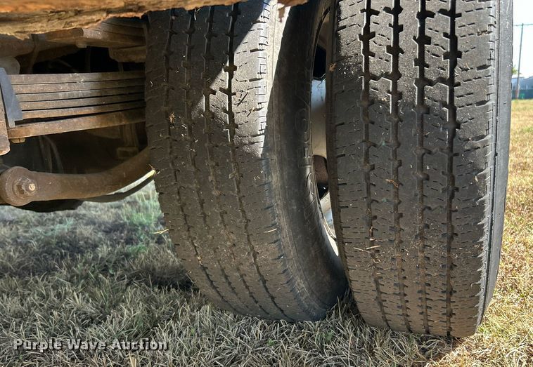 image for item EK3382 2006 GMC Sierra 3500 Ext. Cab utility bed pickup truck