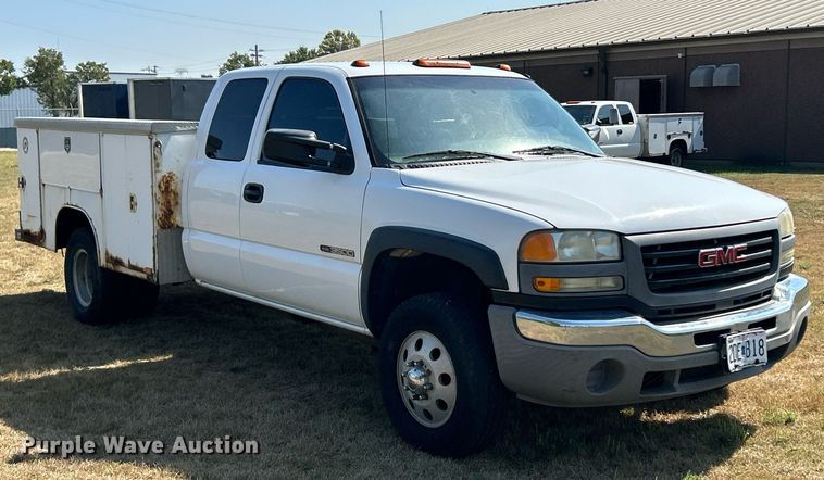 image for item EK3383 2006 GMC Sierra 3500 Ext. Cab utility bed pickup truck