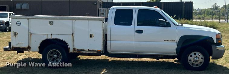 image for item EK3383 2006 GMC Sierra 3500 Ext. Cab utility bed pickup truck