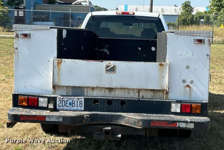 image for item EK3383 2006 GMC Sierra 3500 Ext. Cab utility bed pickup truck