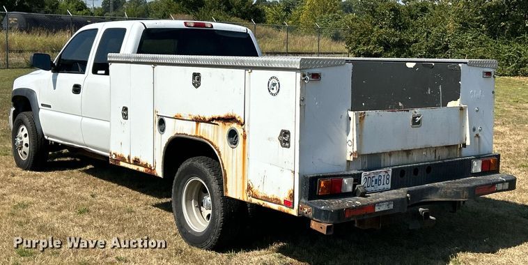 image for item EK3383 2006 GMC Sierra 3500 Ext. Cab utility bed pickup truck