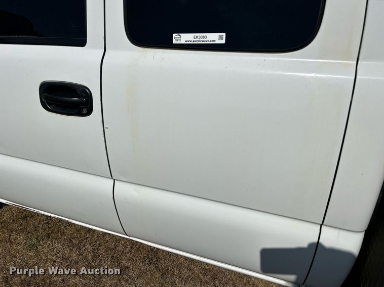 image for item EK3383 2006 GMC Sierra 3500 Ext. Cab utility bed pickup truck