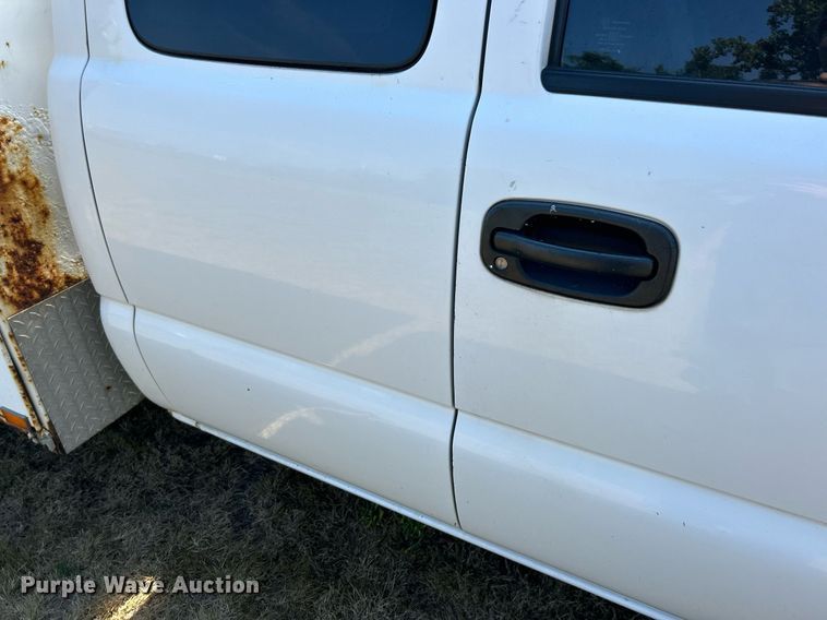 image for item EK3383 2006 GMC Sierra 3500 Ext. Cab utility bed pickup truck