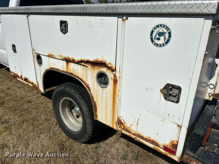 image for item EK3383 2006 GMC Sierra 3500 Ext. Cab utility bed pickup truck