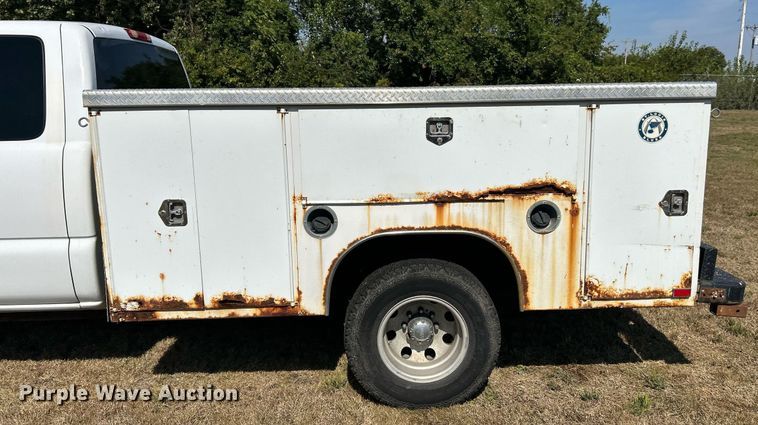 image for item EK3383 2006 GMC Sierra 3500 Ext. Cab utility bed pickup truck