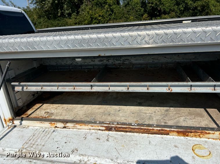 image for item EK3383 2006 GMC Sierra 3500 Ext. Cab utility bed pickup truck