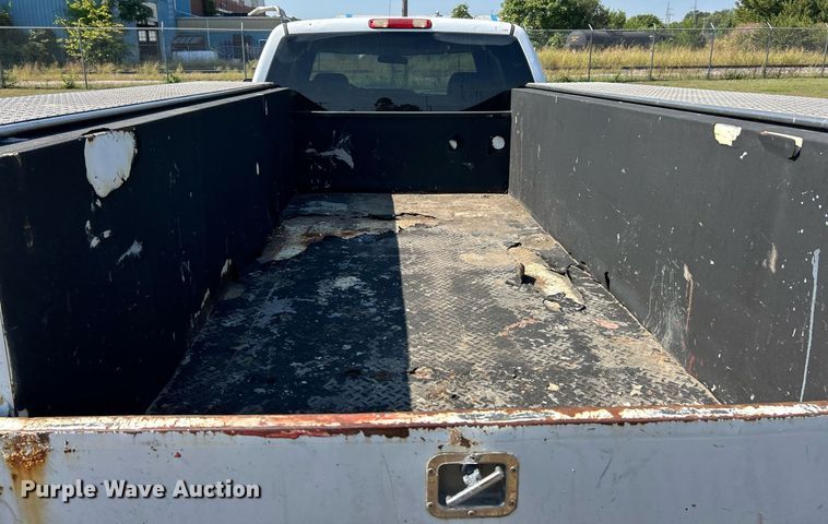 image for item EK3383 2006 GMC Sierra 3500 Ext. Cab utility bed pickup truck