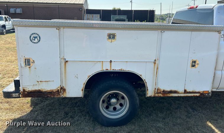 image for item EK3383 2006 GMC Sierra 3500 Ext. Cab utility bed pickup truck