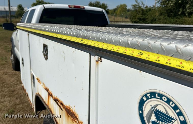 image for item EK3383 2006 GMC Sierra 3500 Ext. Cab utility bed pickup truck