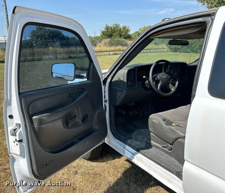 image for item EK3383 2006 GMC Sierra 3500 Ext. Cab utility bed pickup truck