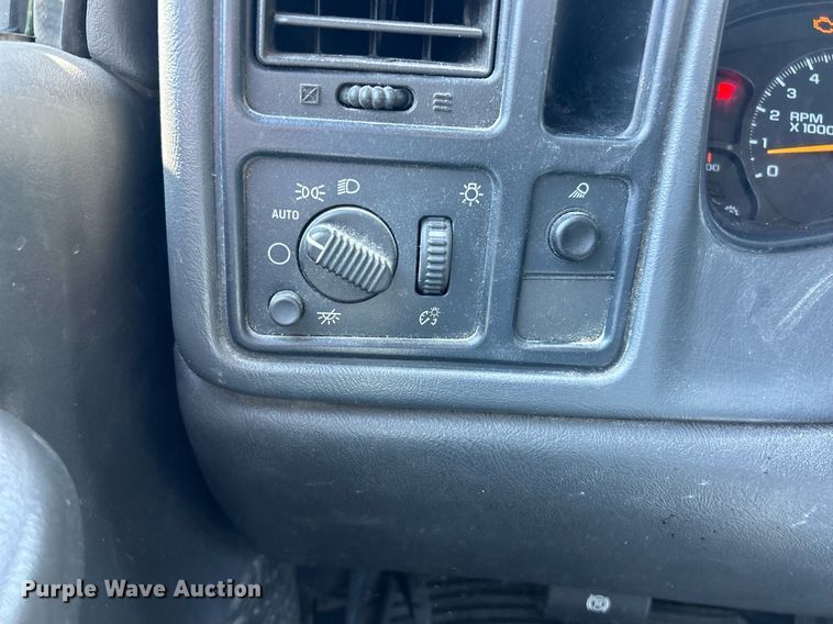 image for item EK3383 2006 GMC Sierra 3500 Ext. Cab utility bed pickup truck