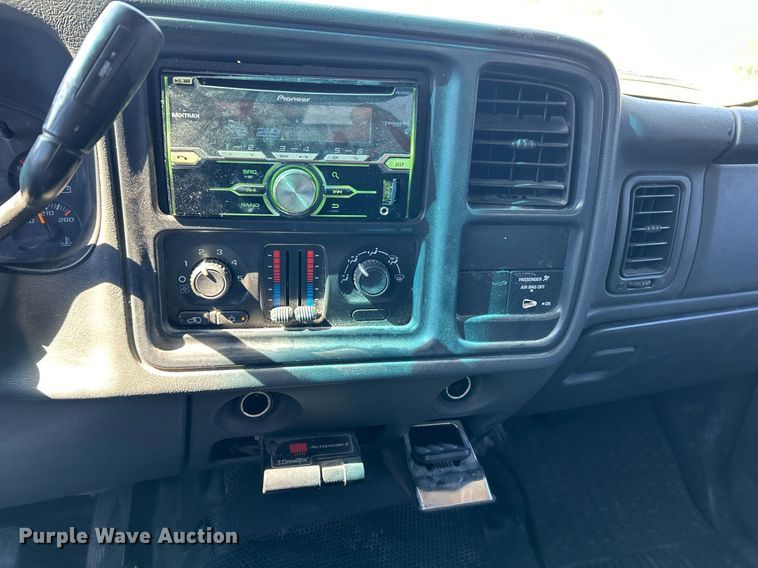 image for item EK3383 2006 GMC Sierra 3500 Ext. Cab utility bed pickup truck