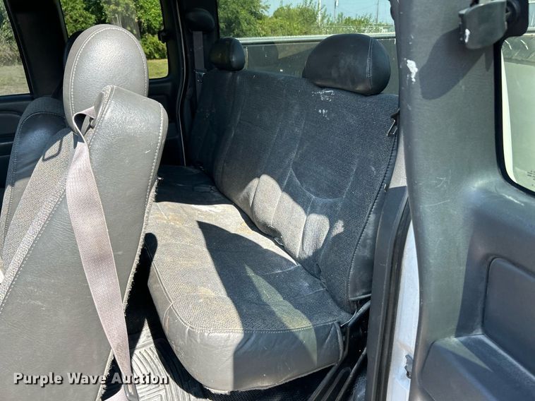 image for item EK3383 2006 GMC Sierra 3500 Ext. Cab utility bed pickup truck