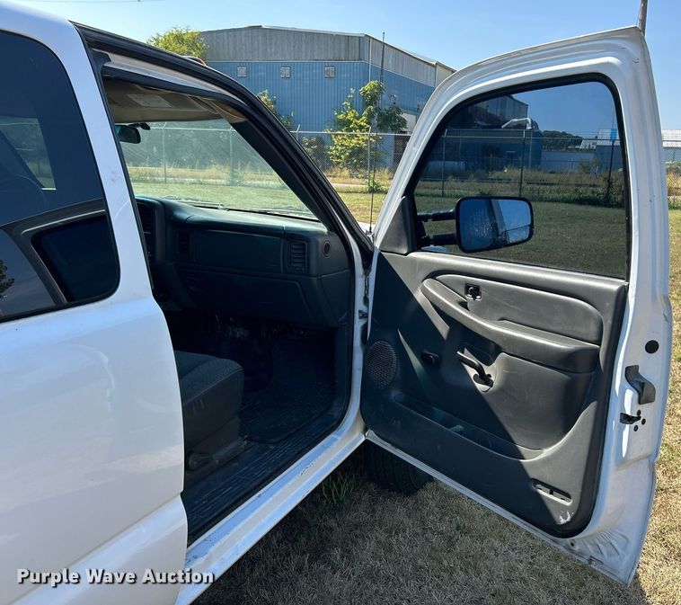 image for item EK3383 2006 GMC Sierra 3500 Ext. Cab utility bed pickup truck