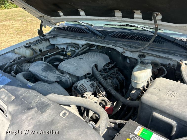 image for item EK3383 2006 GMC Sierra 3500 Ext. Cab utility bed pickup truck