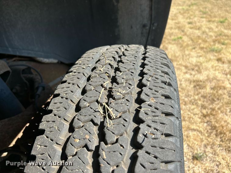 image for item EK3383 2006 GMC Sierra 3500 Ext. Cab utility bed pickup truck