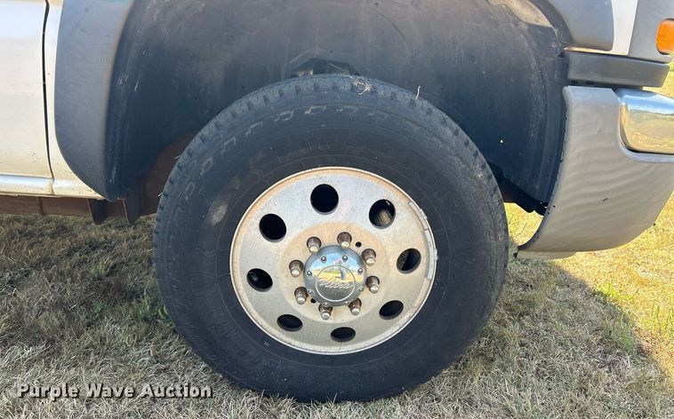 image for item EK3383 2006 GMC Sierra 3500 Ext. Cab utility bed pickup truck