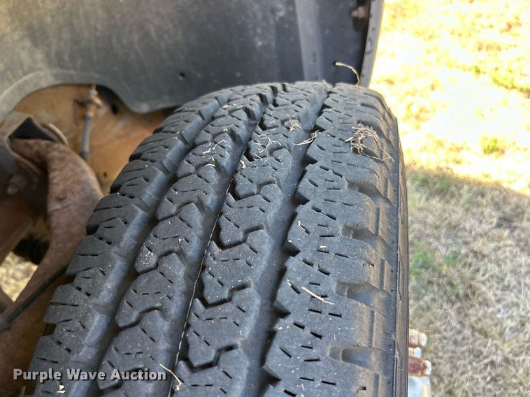 image for item EK3383 2006 GMC Sierra 3500 Ext. Cab utility bed pickup truck