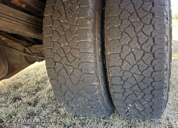 image for item EK3383 2006 GMC Sierra 3500 Ext. Cab utility bed pickup truck