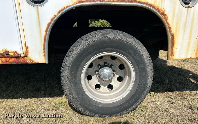 image for item EK3383 2006 GMC Sierra 3500 Ext. Cab utility bed pickup truck