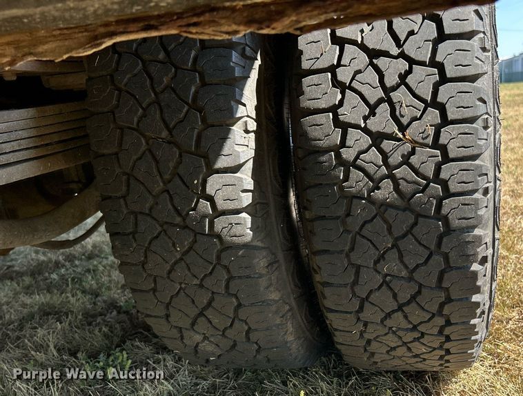 image for item EK3383 2006 GMC Sierra 3500 Ext. Cab utility bed pickup truck