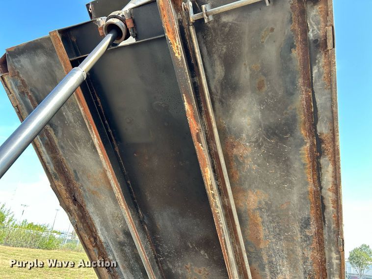 image for item EK3384 2000 Chevrolet  C3500HD dump bed pickup truck