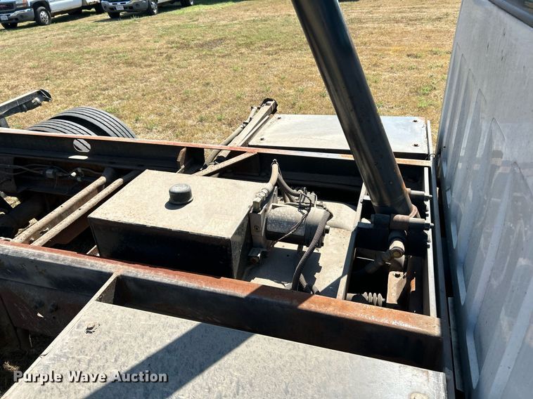 image for item EK3384 2000 Chevrolet  C3500HD dump bed pickup truck