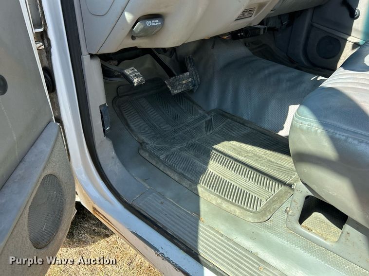 image for item EK3384 2000 Chevrolet  C3500HD dump bed pickup truck