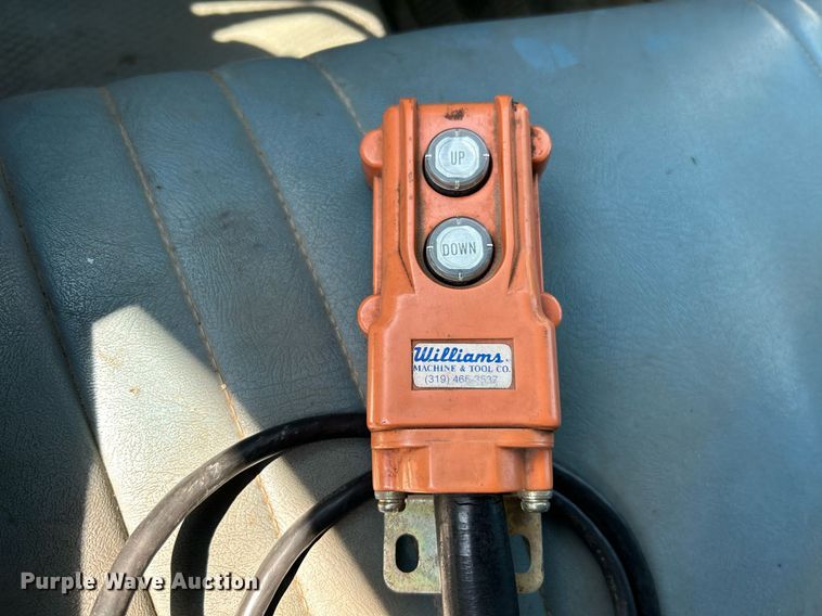 image for item EK3384 2000 Chevrolet  C3500HD dump bed pickup truck