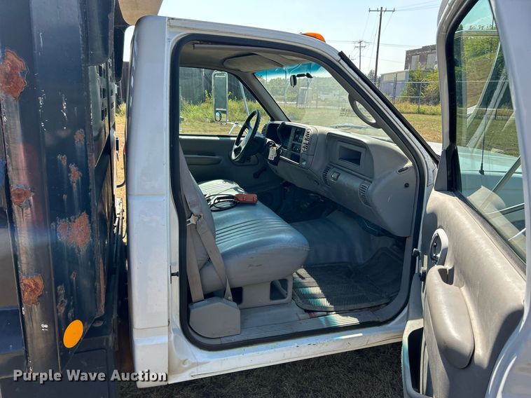 image for item EK3384 2000 Chevrolet  C3500HD dump bed pickup truck