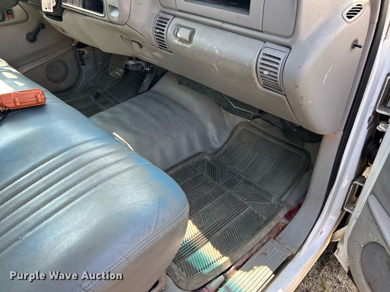 image for item EK3384 2000 Chevrolet  C3500HD dump bed pickup truck