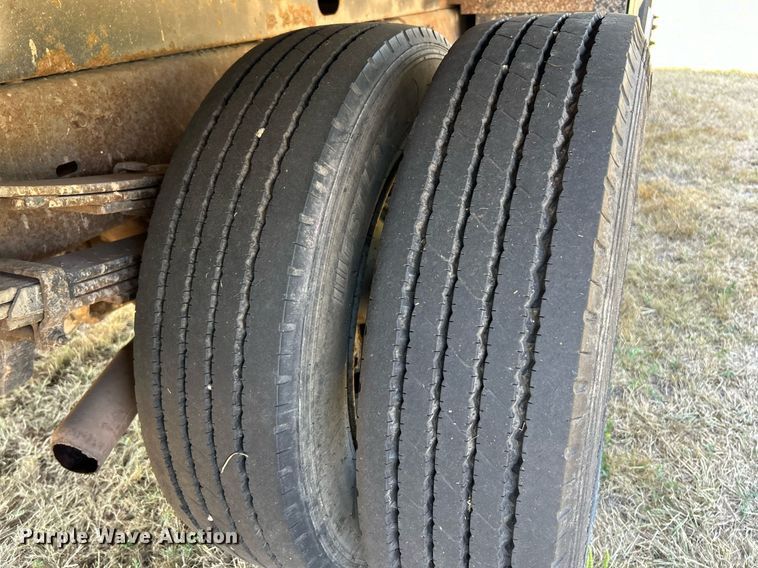 image for item EK3384 2000 Chevrolet  C3500HD dump bed pickup truck