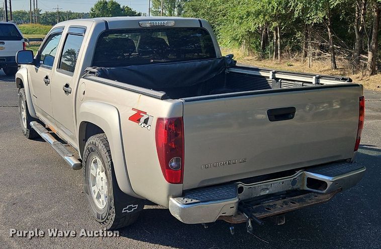 image for item EL5492 2004 Chevrolet Colorado Z71 Crew Cab pickup truck