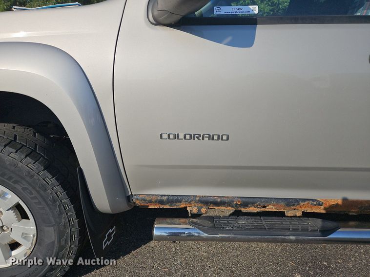 image for item EL5492 2004 Chevrolet Colorado Z71 Crew Cab pickup truck