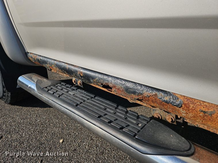 image for item EL5492 2004 Chevrolet Colorado Z71 Crew Cab pickup truck