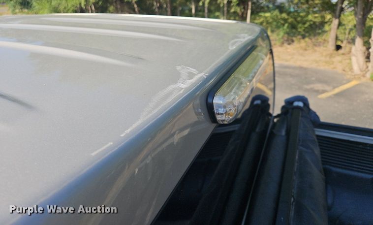 image for item EL5492 2004 Chevrolet Colorado Z71 Crew Cab pickup truck