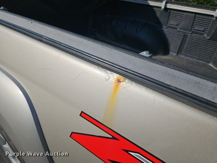 image for item EL5492 2004 Chevrolet Colorado Z71 Crew Cab pickup truck