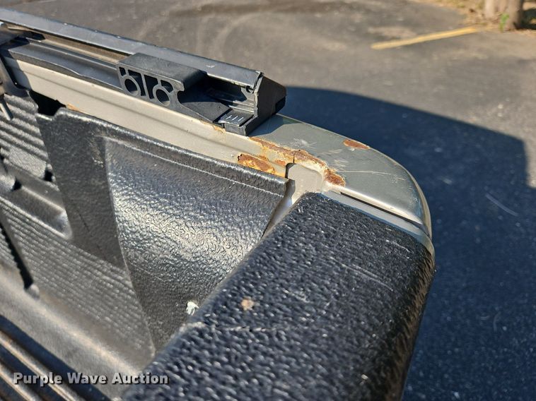 image for item EL5492 2004 Chevrolet Colorado Z71 Crew Cab pickup truck