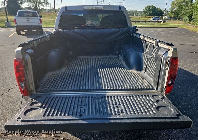 image for item EL5492 2004 Chevrolet Colorado Z71 Crew Cab pickup truck