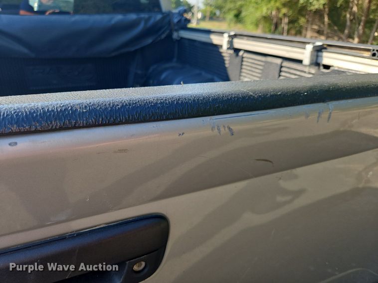 image for item EL5492 2004 Chevrolet Colorado Z71 Crew Cab pickup truck