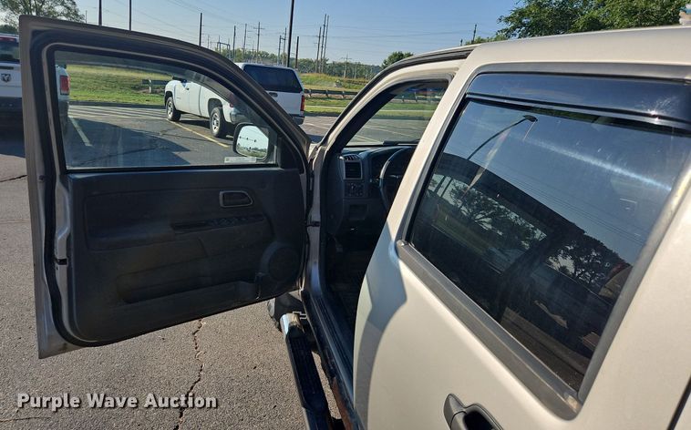 image for item EL5492 2004 Chevrolet Colorado Z71 Crew Cab pickup truck